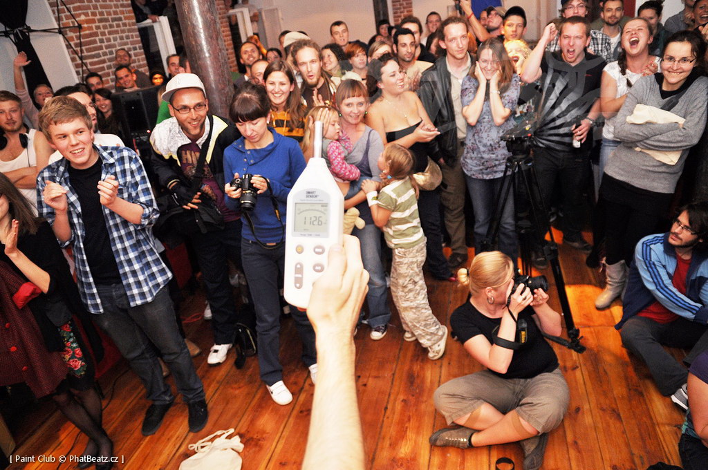 PAINT CLUB 2010 - Decision by the audience via decibel meter.