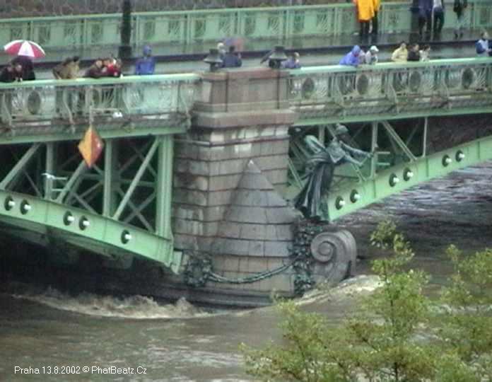 08_Praha_13082002