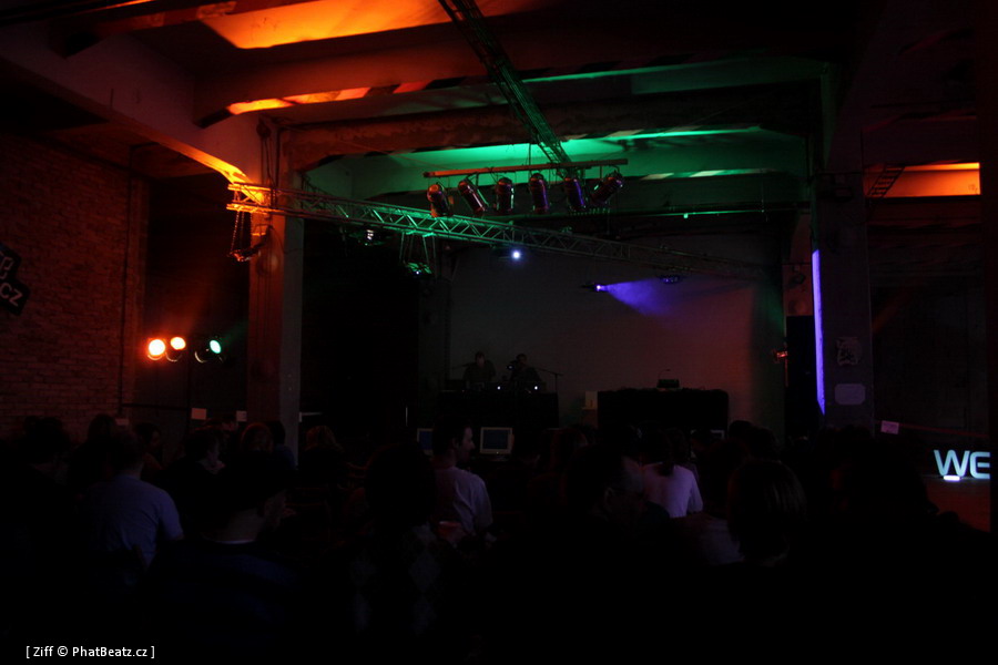 090414_MeetLight_03