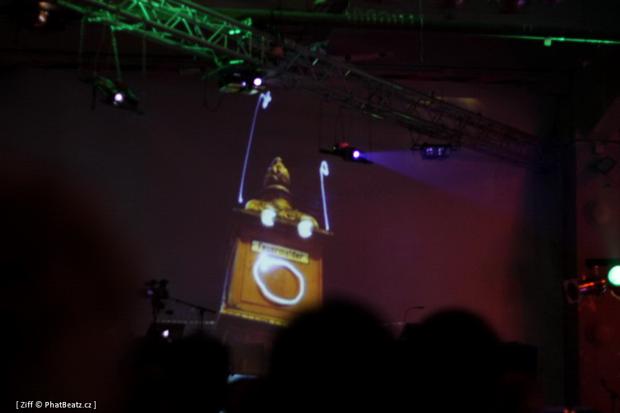 090414_MeetLight_06