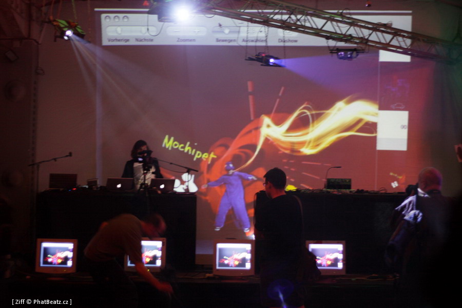 090414_MeetLight_09