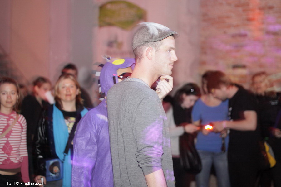 090414_MeetLight_11
