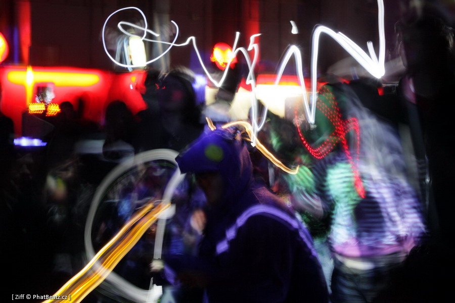 090414_MeetLight_13