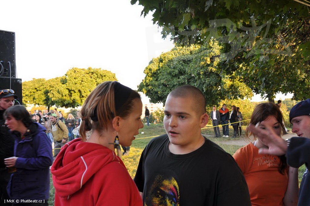 100917_KeepItReal_064