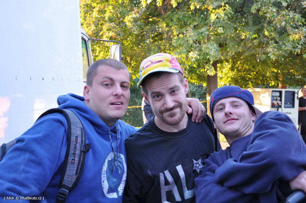 100917_KeepItReal_065