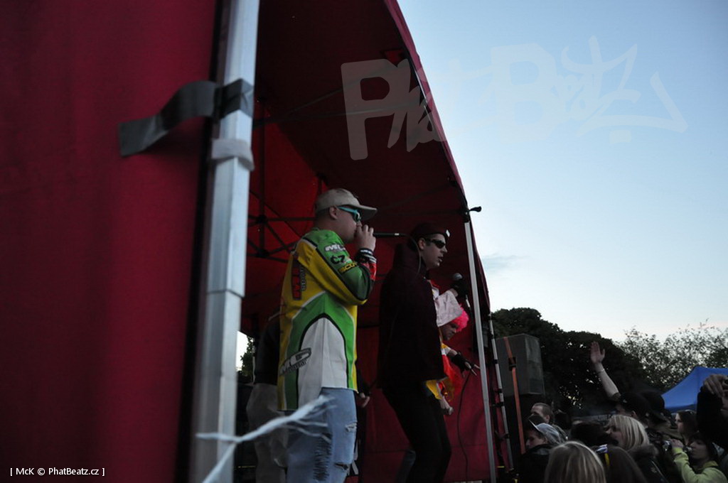 100917_KeepItReal_084
