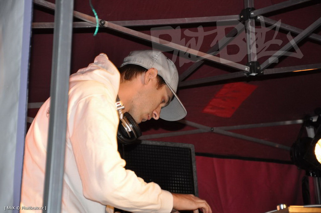 100917_KeepItReal_095