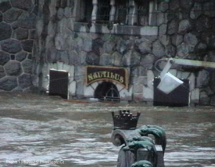 13_Praha_13082002
