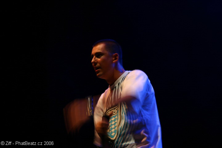 HHK06_027