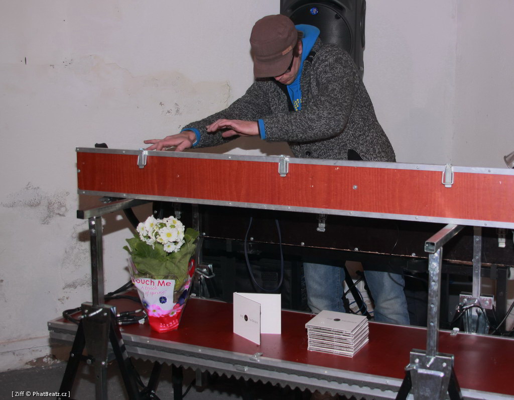 IMG_SRC_24