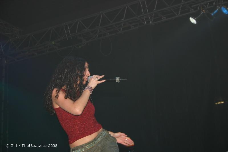 Kelis23