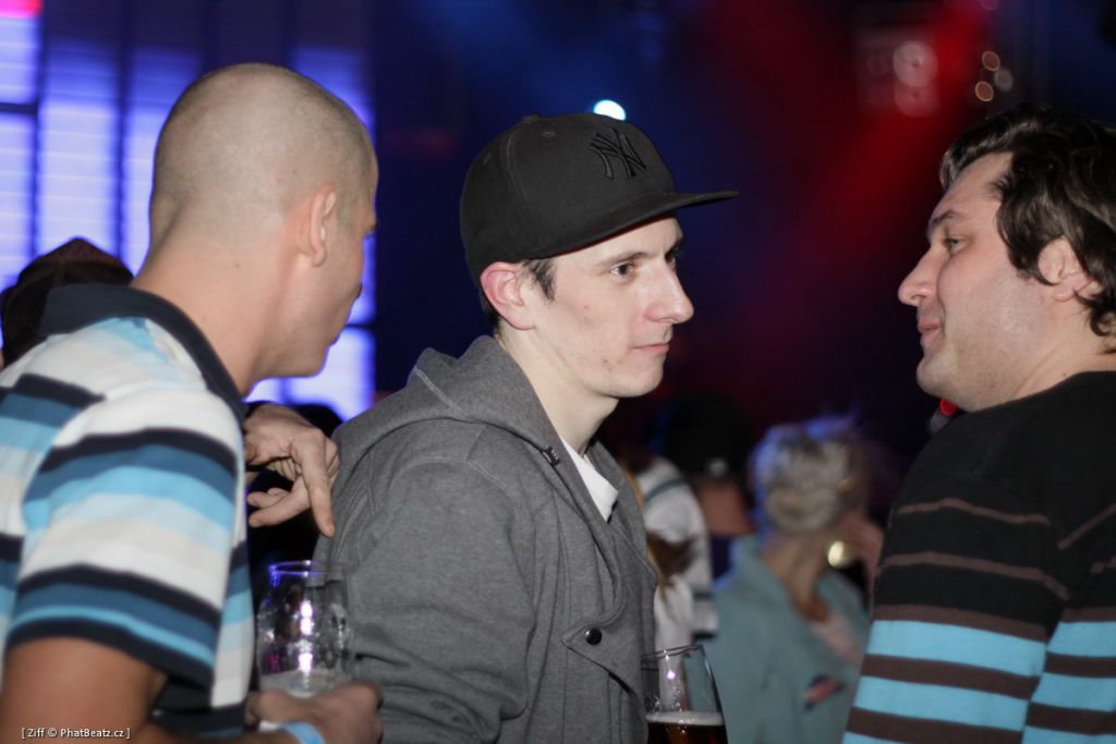 adam_044